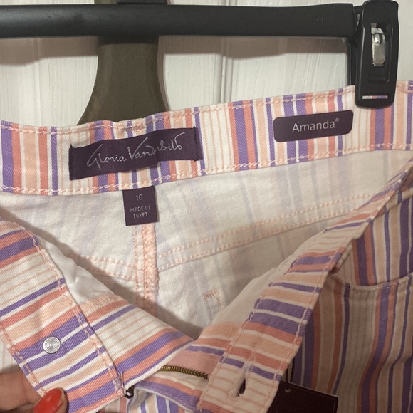 Gloria Vanderbilt Amanda Capri pants; size: 10 - Picture 7 of 7